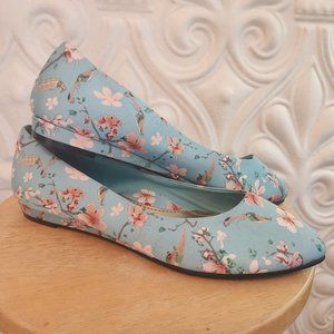 Hush Puppies Soft Style Floral Flats. EXCELLENT CONDITION! Size 8.5